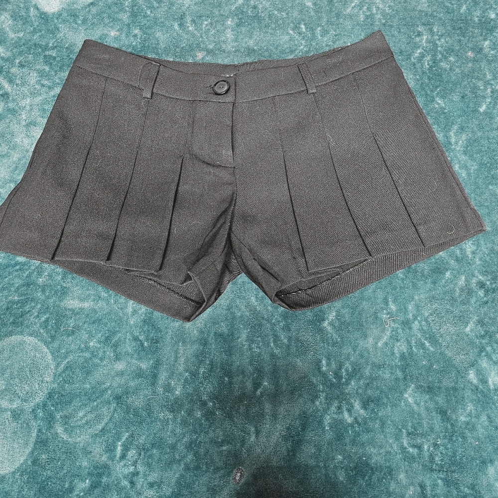 4/$20 Scamps Pleated 'Better Than Ever' Black Shorts size Medium